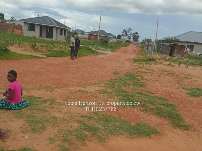 800 square metre stand with a 2 bed cottage in Elizabeth Park,Ruwa