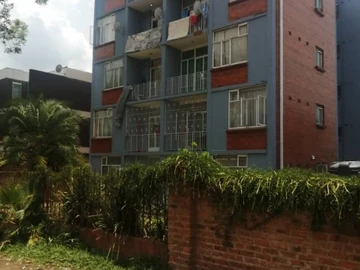 2 Bedroom Flat & Apartment