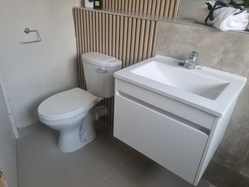 2 Bedroom Flat & Apartment