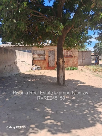 Zengeza 2-Bed Fixer-Upper — Walled Yard & Mango Tree