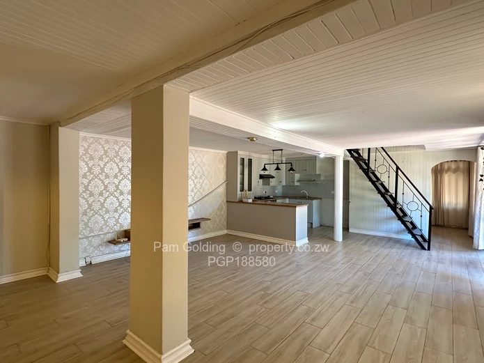 Cosy Modern Living Space - Pomona 