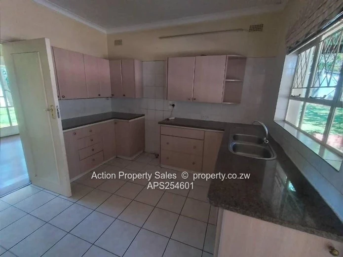 Neat 3 Bed Garden Flat! 