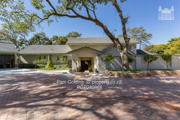 Luxurious Fully Furnished Home in Glen Lorne (Sole Mandate)