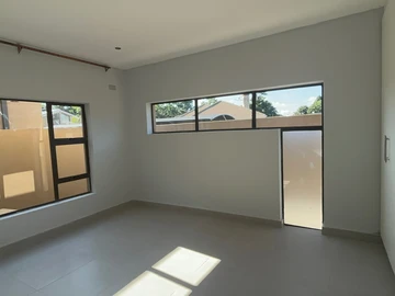 3 Bedroom Flat & Apartment