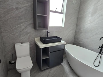 3 Bedroom Flat & Apartment