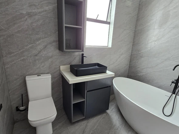 3 Bedroom Flat & Apartment