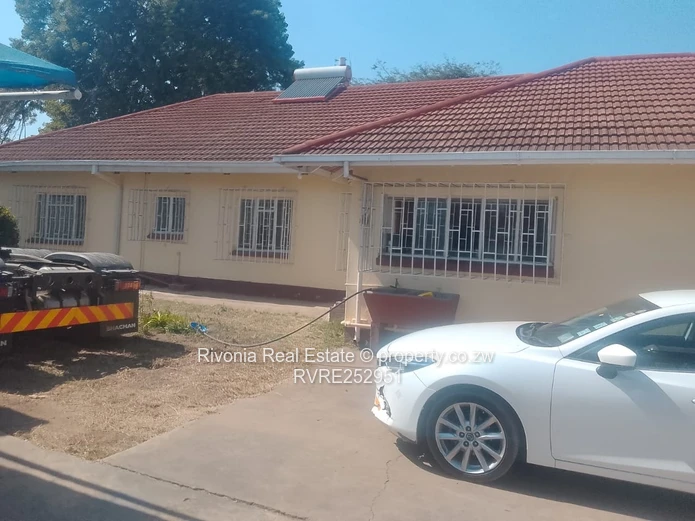 Greendale North: 3-Bed Home with Pool & Borehole on 3767m²