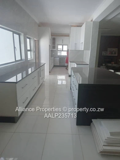 Luxurious 3-Bedroom En-Suite Cluster with Borehole in Prime Helensvale