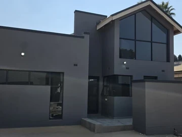 3 Bedroom Flat & Apartment