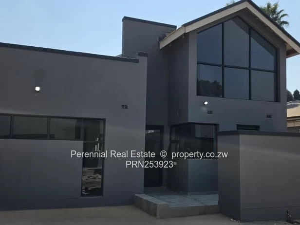Groom Bridge 3-Bed Flat — Walled, Modern Kitchen & En-Suite
