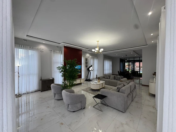 5 Bedroom House