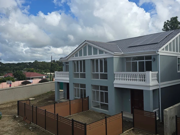 4 Bedroom Flat & Apartment