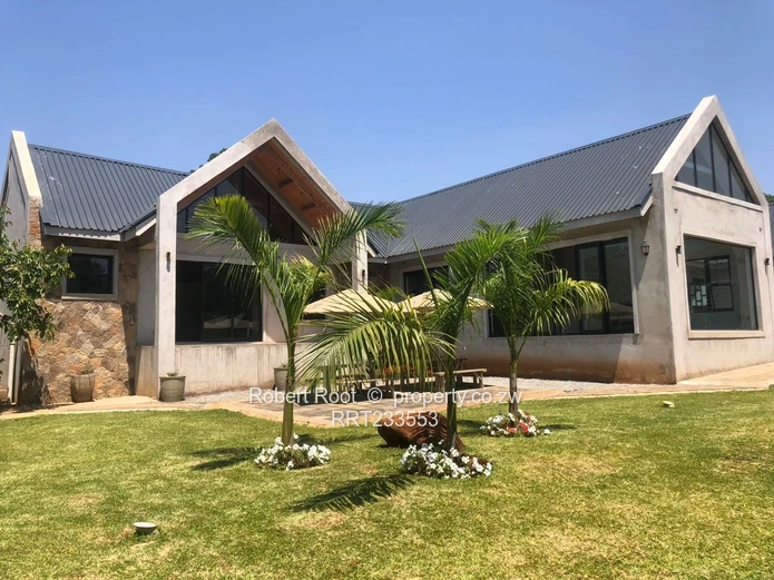 Stunning Home in Prestigious Neighboorhood