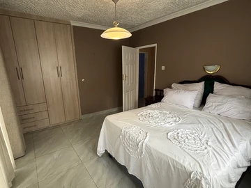 6 Bedroom House