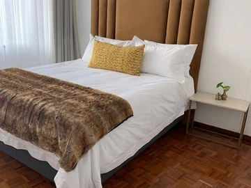 3 Bedroom Flat & Apartment