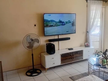 2 Bedroom Flat & Apartment