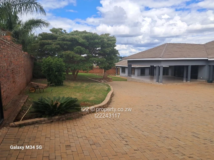 Single-Level 8-Bed Brookview Home — Large Lawn & Borehole