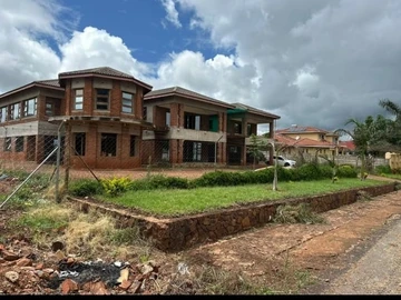 Spacious 7-Bedroom Oasis with Pool in The Grange, Harare