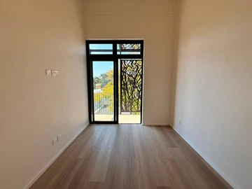 2 Bedroom Flat & Apartment
