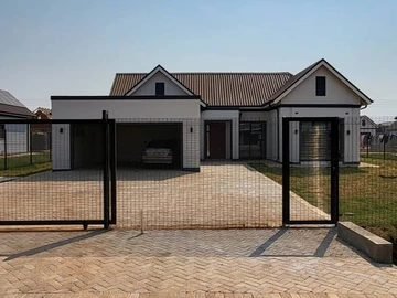 4 Bedroom Garden Flat