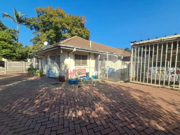 Avondale Kensington Area Is A Dilapitated House For Sell