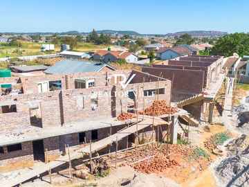 2 Bedroom Flat & Apartment