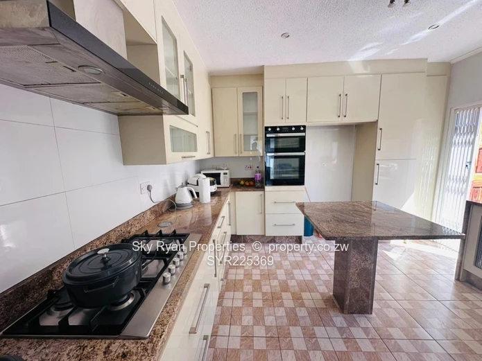 House to Rent in Hillside!