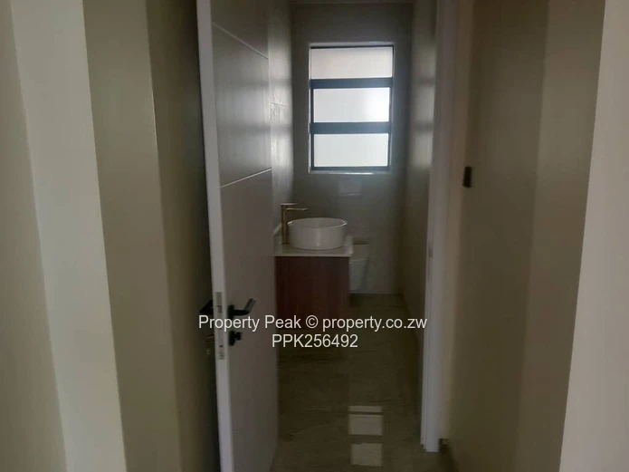 Mount Pleasant Heights: Modern 5-Bed with Expansive Lawn & Borehole