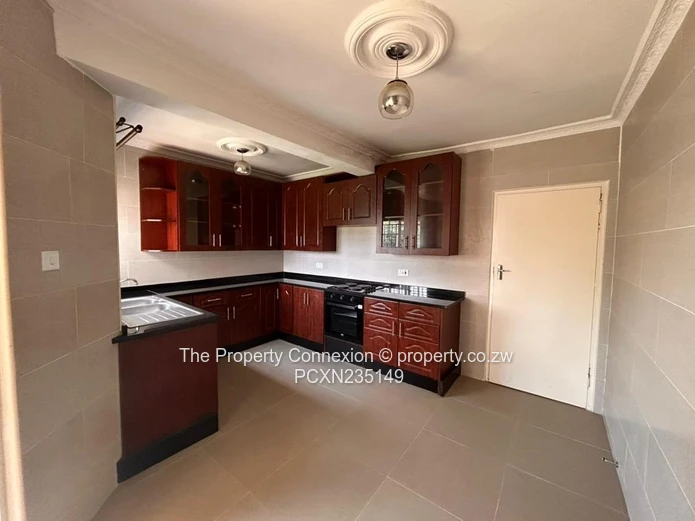Luxury Rental Property in Helensvale, Borrowdale
