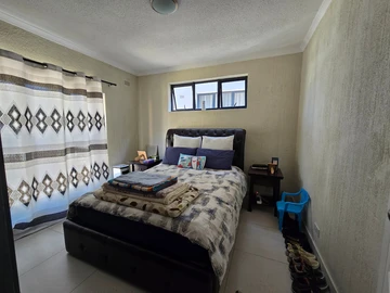 2 Bedroom Flat & Apartment