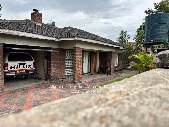 Modern 3-Bedroom Family Home for Sale in Mainway Meadows – Deeds Available