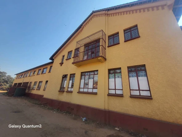 2 Bedroom Flat & Apartment