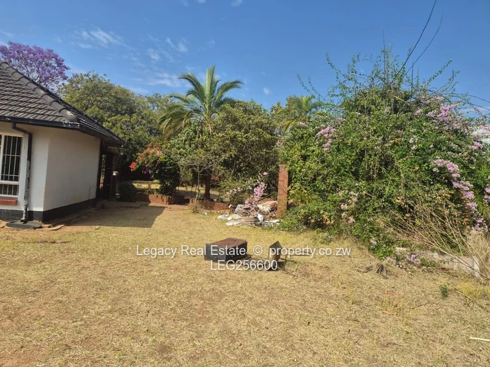 Spacious 3BR Bungalow on 2000m² with Borehole — Mabelreign