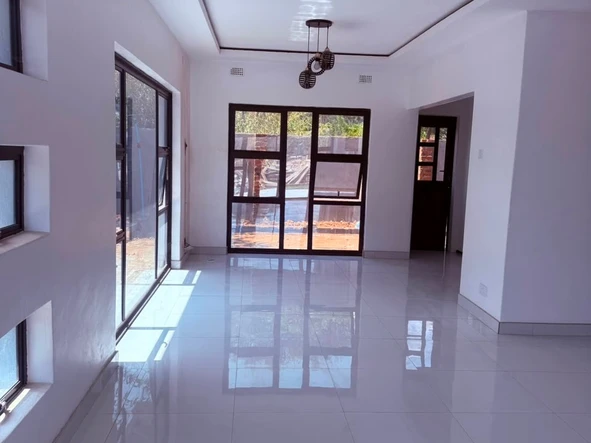 4 Bedroom Flat & Apartment