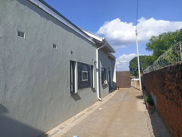 3 Bedroom Flat & Apartment