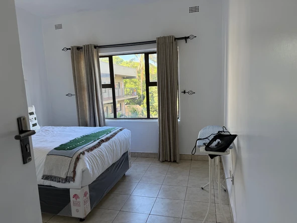 2 Bedroom Flat & Apartment