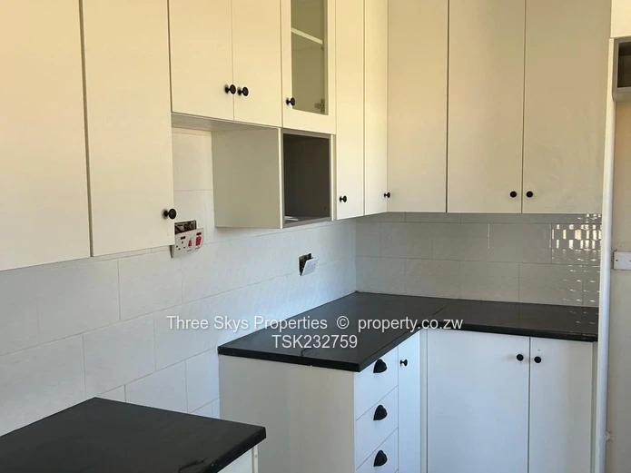 Spacious 4-Bed Home with Modern Kitchen in Windsor, Ruwa