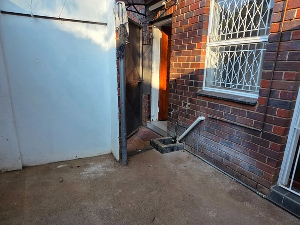 2 Bedroom Flat & Apartment