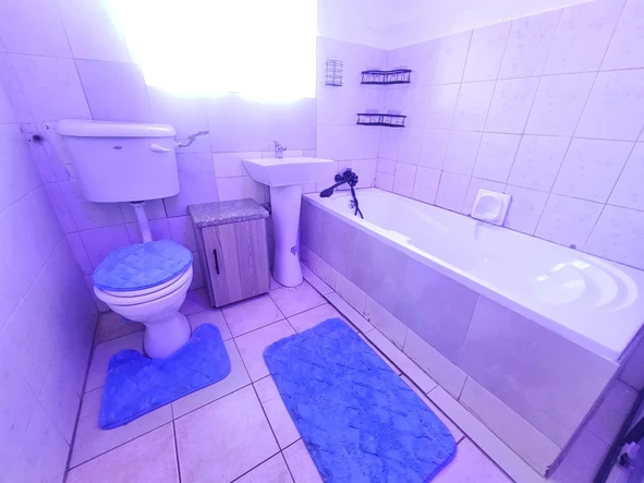 2 Bedroom Flat & Apartment
