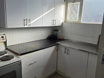 2 Bedroom Flat & Apartment