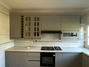 6 Bedroom Flat & Apartment