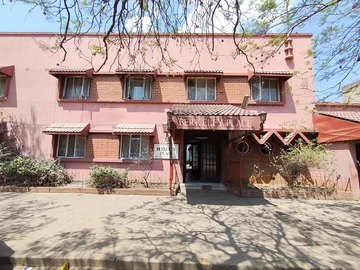 Hotel & Lodge