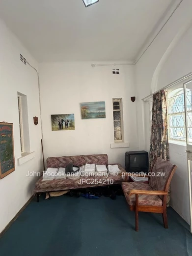 1-Bed Garden Flat In Suburbs