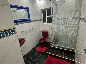 3 Bedroom Flat & Apartment