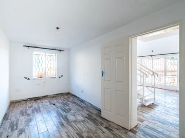 4 Bedroom Flat & Apartment