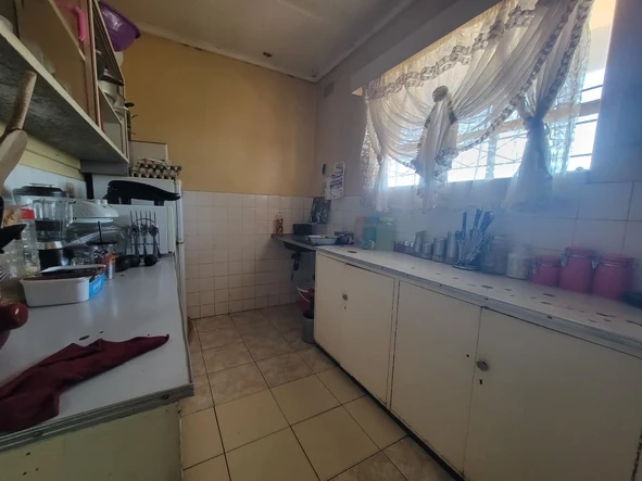 2 Bedroom Flat & Apartment