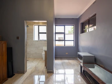 6 Bedroom House