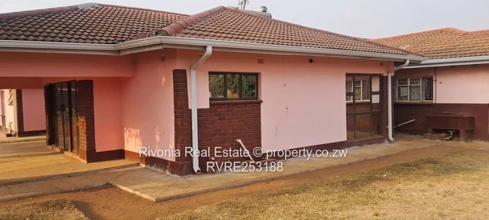 4-Bed Family Home in Nharira — 2440m² with Borehole
