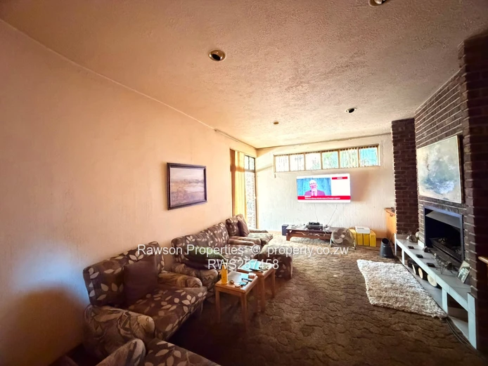Luxury Living in Colne Valley’s Golden Triangl