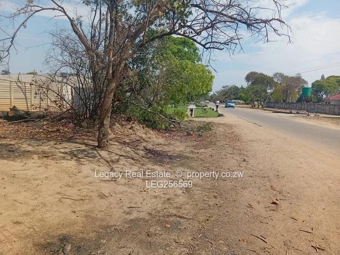 Waterfalls: 3-Bed Home, 2600m² Stand with Borehole